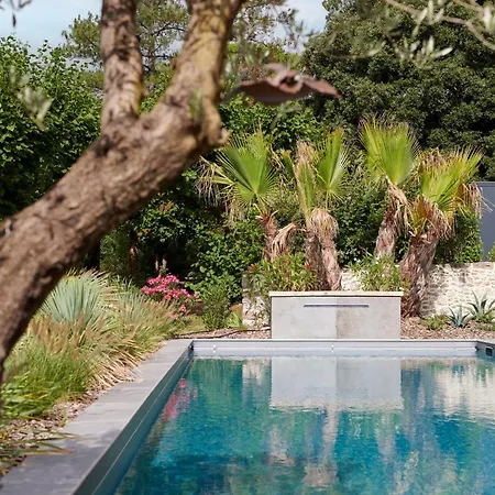 Po'strophe - Batiment Classe Avec Piscine كليسون