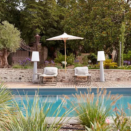 Po'strophe - Batiment Classe Avec Piscine Villa Clisson