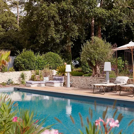 Po'strophe - Batiment Classe Avec Piscine *