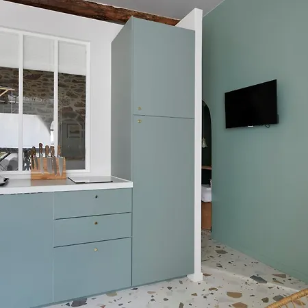 Po'strophe - Batiment Classe Avec Piscine كليسون