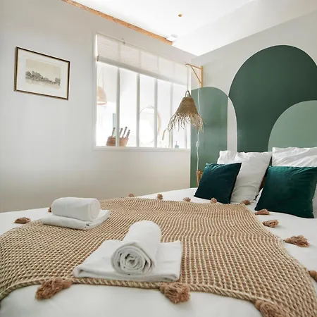 Po'strophe - Batiment Classe Avec Piscine فيلة كليسون