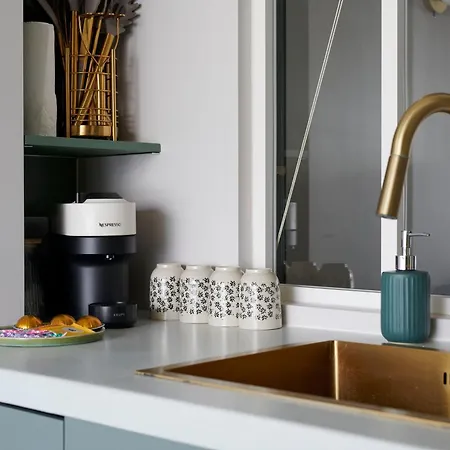 Po'strophe - Batiment Classe Avec Piscine كليسون