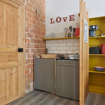 Po'strophe - Batiment Classe Avec Piscine *