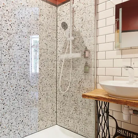 Po'strophe - Batiment Classe Avec Piscine فيلة *