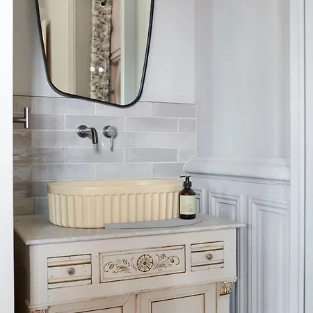 Po'strophe - Batiment Classe Avec Piscine Villa *