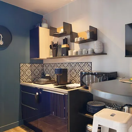 Po'strophe - Batiment Classe Avec Piscine * كليسون