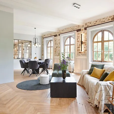 Po'strophe - Batiment Classe Avec Piscine