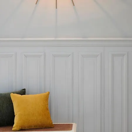 Po'strophe - Batiment Classe Avec Piscine * كليسون