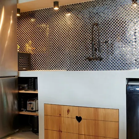 Po'strophe - Batiment Classe Avec Piscine Villa Clisson