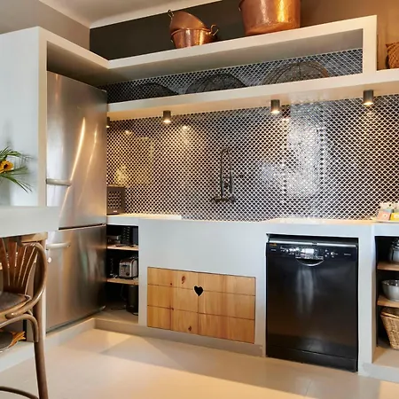 Po'strophe - Batiment Classe Avec Piscine كليسون