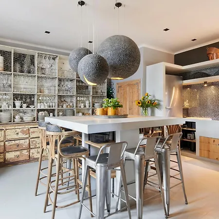 Po'strophe - Batiment Classe Avec Piscine كليسون