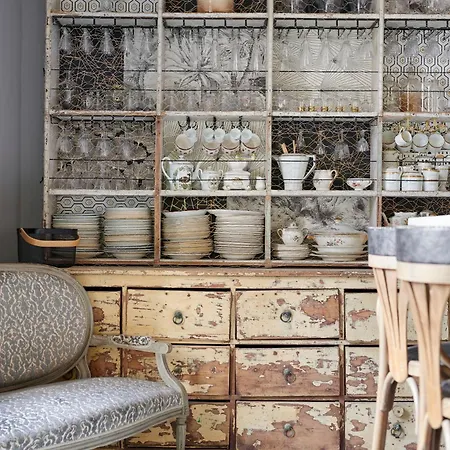 Po'strophe - Batiment Classe Avec Piscine كليسون