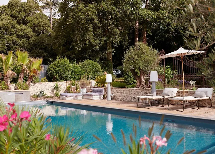 Po'strophe - Bâtiment Classé Avec Piscine *