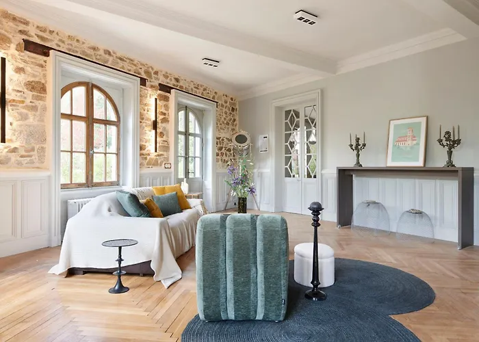 Po'strophe - Batiment Classe Avec Piscine * 클리송