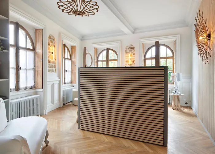 빌라 Po'strophe - Batiment Classe Avec Piscine *