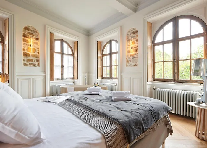 Po'strophe - Batiment Classe Avec Piscine *