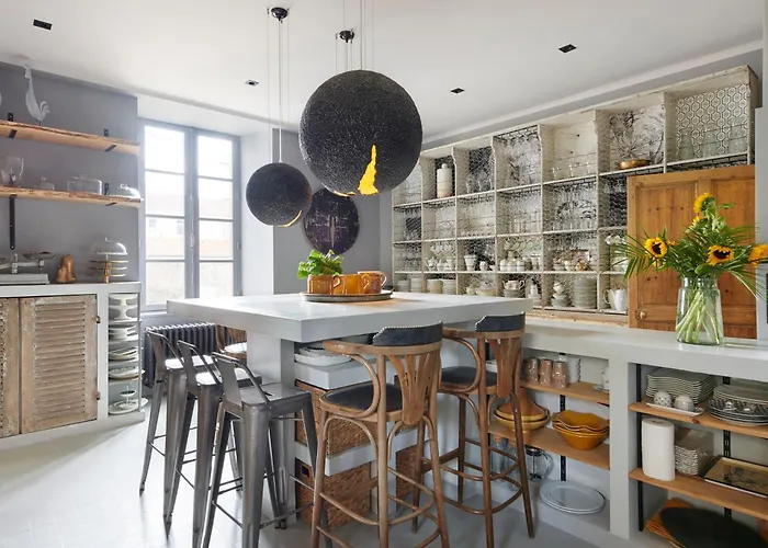 Po'strophe - Batiment Classe Avec Piscine * 클리송