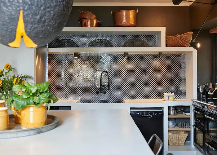 Po'strophe - Batiment Classe Avec Piscine Villa *