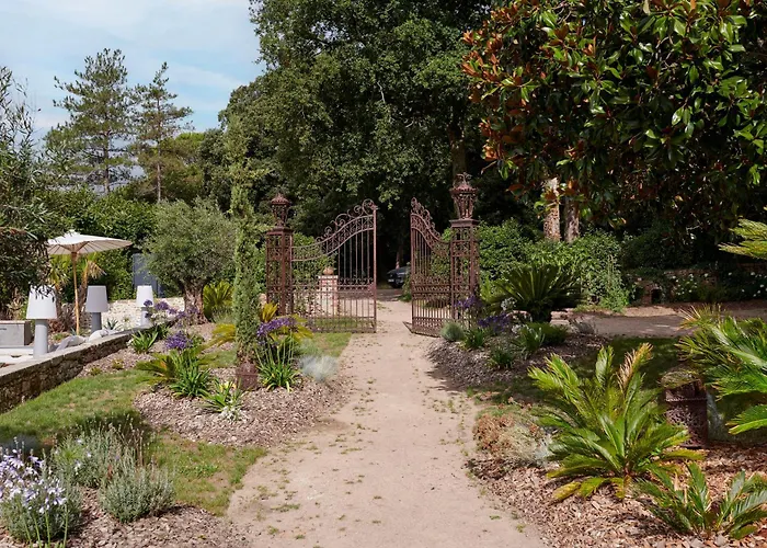 Po'strophe - Batiment Classe Avec Piscine *